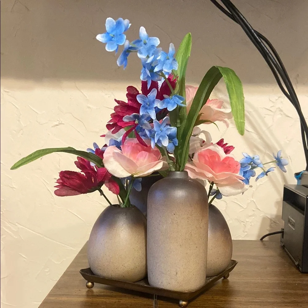 Elegant Ceramic Vase Set with Flowers